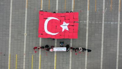 Bolu'da özel öğrencilerden anlamlı bayrak koreografisi