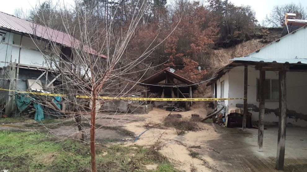 Bolu'da heyelan nedeniyle 3 ev boşaltıldı