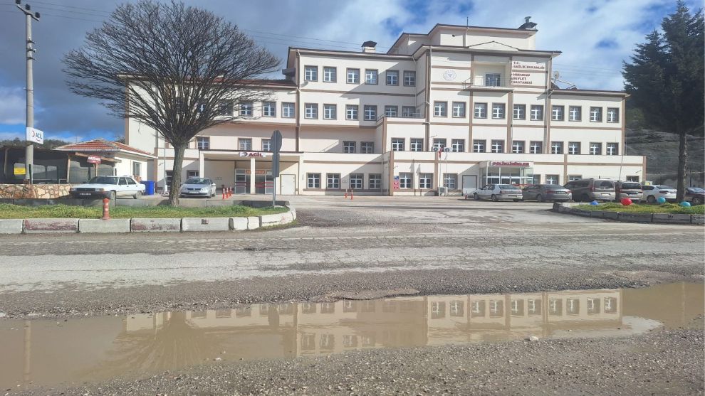 Sakin şehir Mudurnu'da yol rezilliği!