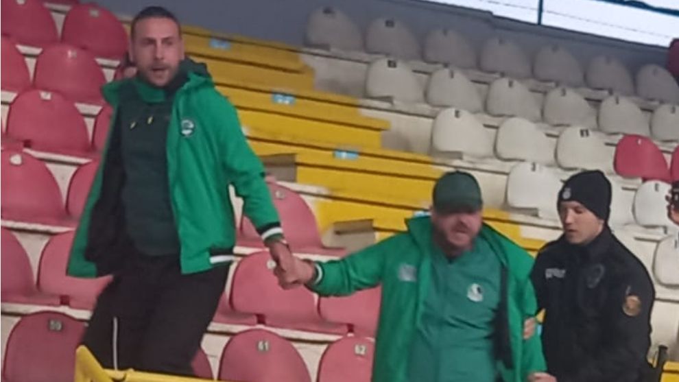 Tatangalar golü yiyince sahaya fırladı, Güvenlik Güçleri yakaladı...
