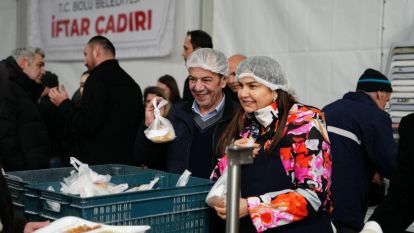 Bolu Belediyesi iftar çadırına yoğun ilgi