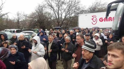 Bolu'da 37 kişilik umre kafilesi dualarla uğurlandı