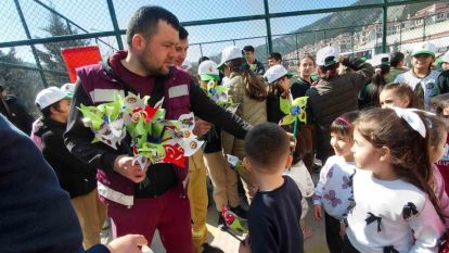 Bolu'da ilkokul öğrencileri fidan dikti