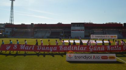 Boluspor- Iğdır FK  Maçında Kadınlar Günü kutlaması...