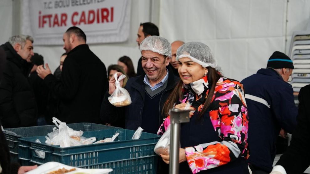 Bolu Belediyesi iftar çadırına yoğun ilgi