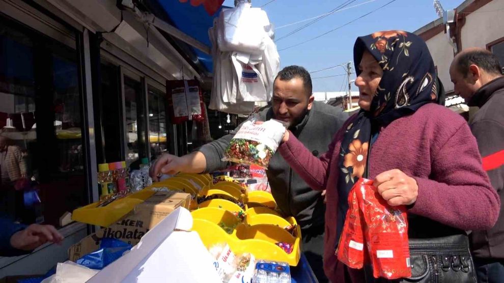 Bolu'da pazar tezgahları bayram şekerleriyle renklendi