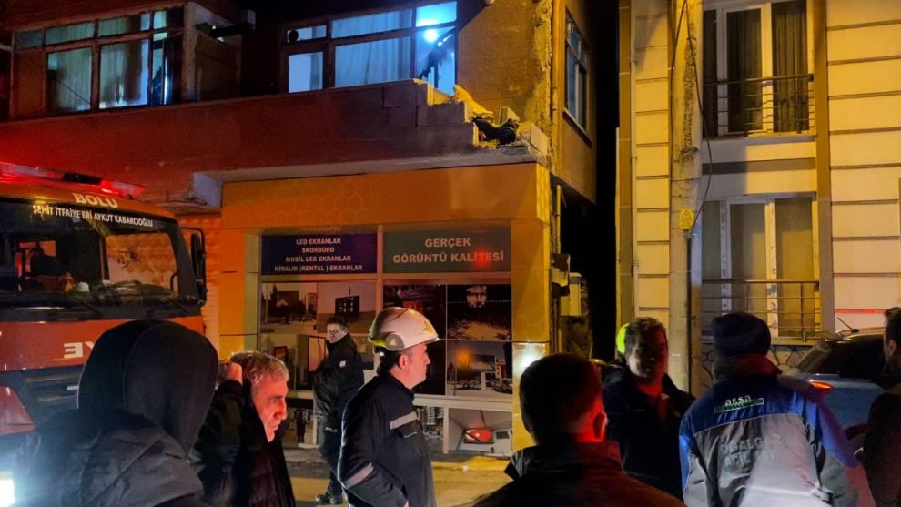 Evinin balkonundan soba borusu çıkarttı, vatandaş yangın var zannetti