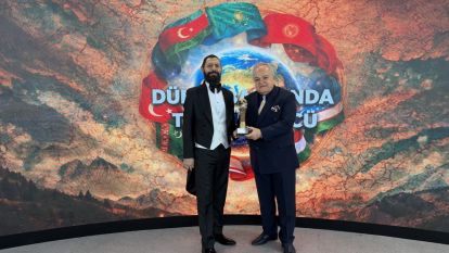 Akif Manaf'a “Türk Dünyası Barış Ödülü” Verildi