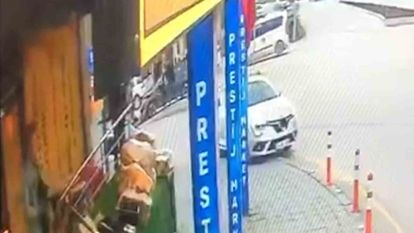 Bolu'da aydınlatma direğine çarpan otomobil hurdaya döndü