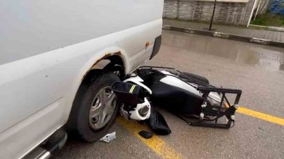 Bolu'da minibüs ile motosiklet çarpıştı: 1 yaralı