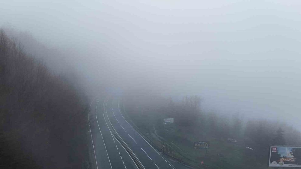 Bolu Dağı'nda sis ve sağanak etkili oluyor