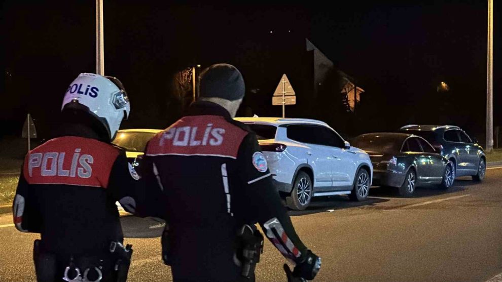 Bolu'da ani fren yapıp kaçan sürücü, zincirleme kazaya neden oldu: 3 yaralı