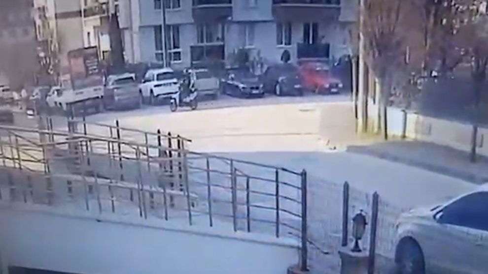 Bolu'da hafif ticari araç ile motosikletin çarpıştığı kaza kamerada