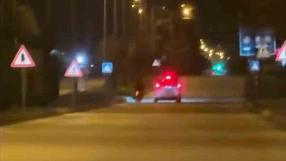 Bolu'da polisten kaçan plakasız motosikletlinin peşine düştü