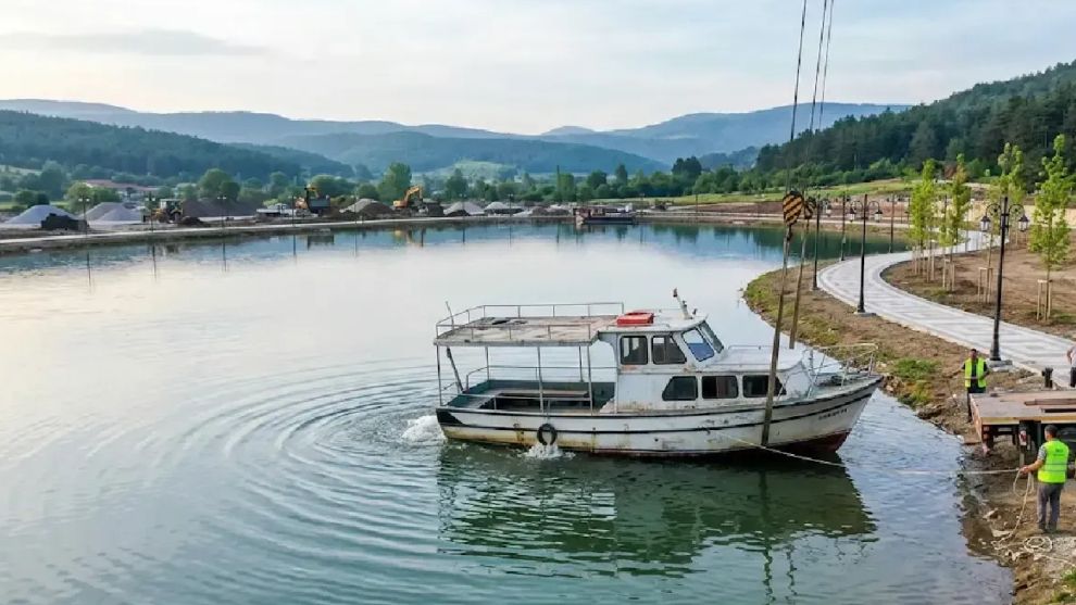 Yüzüncü Yıl Parkı'nın Göletine şartsız tekne