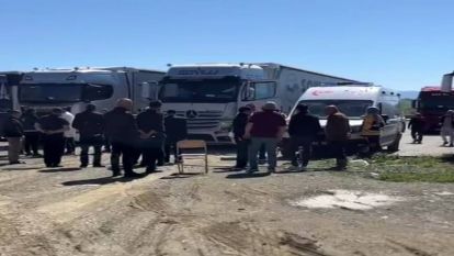 Bolu'da bir dinlenme tesisinde park halindeki tırda kalan 22 yaşındaki genç sabah saatlerinde ölü olarak bulundu.