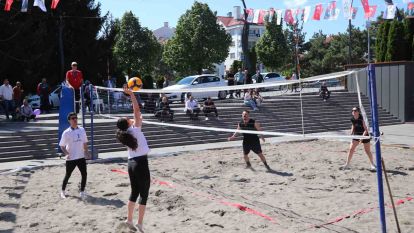 Denizi olmayan Bolu'da plaj voleybolu oynadılar