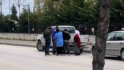 Tanığın verdiği ifadeyi beğenmeyen sanık yakınları hırsını kadın gazetecilerden çıkardı