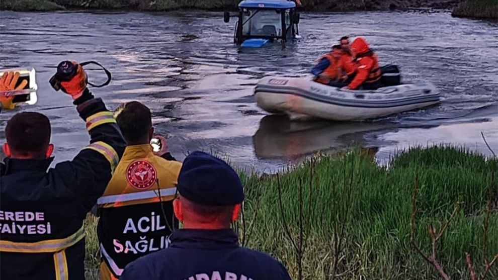 Bolu'da derede mahsur kalan çiftçi kurtarıldı