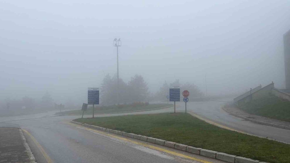 Bolu'da sis görüş mesafesini düşürdü