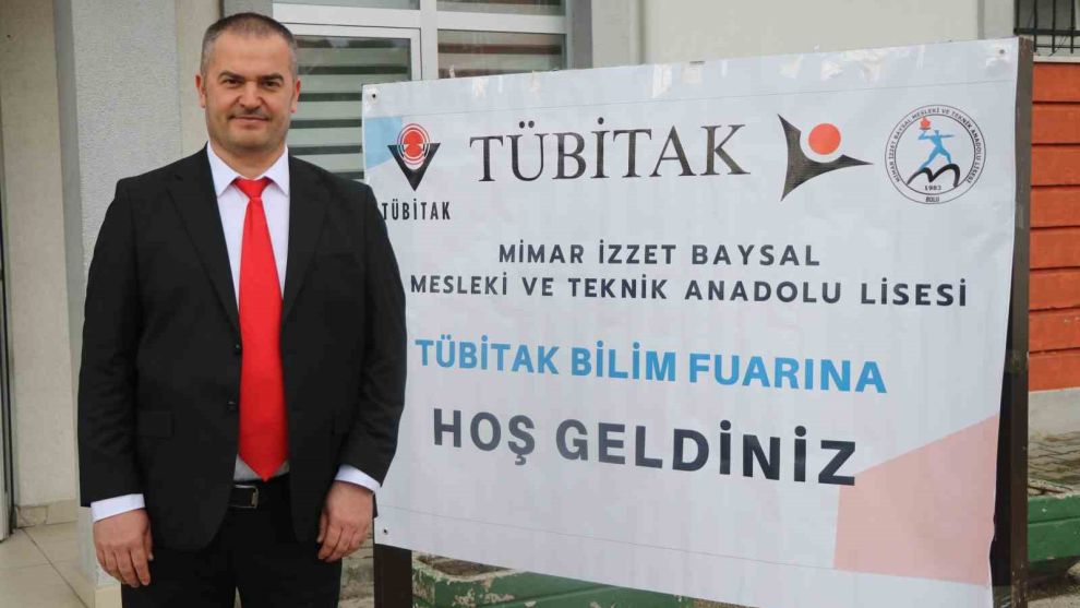 Geleceğin bilim insanları projelerini kendi okulunda sergiledi