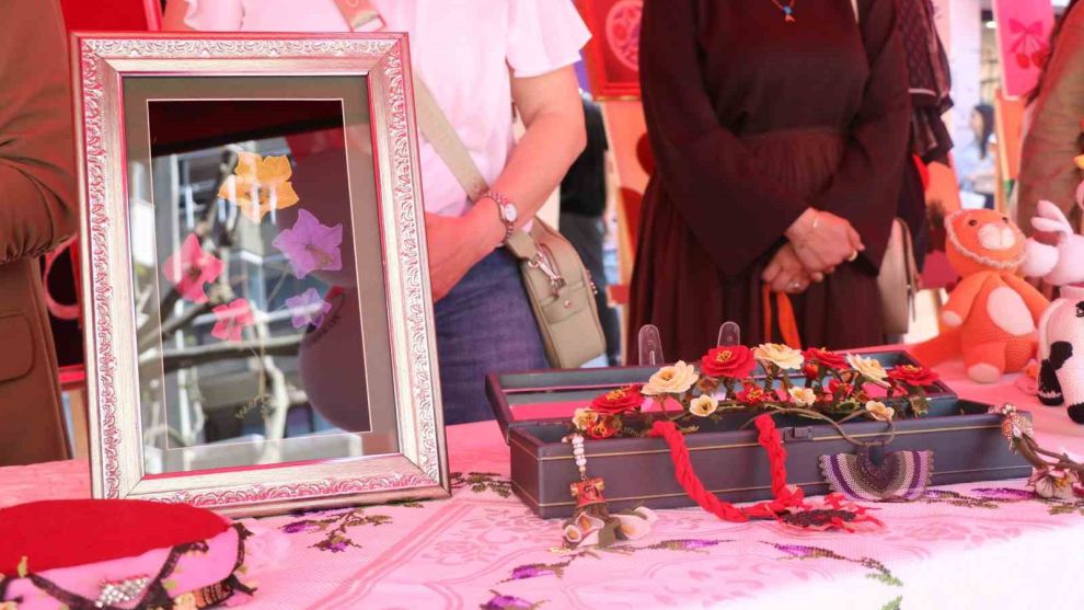 Kadınların renkli dünyası sokağa taşındı