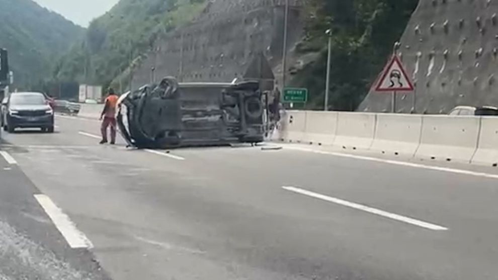 Kilometrelerce araç kuyruğu oluştu