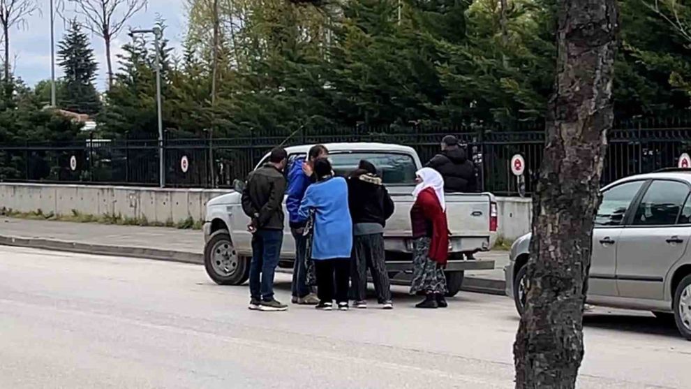 Tanığın verdiği ifadeyi beğenmeyen sanık yakınları hırsını kadın gazetecilerden çıkardı