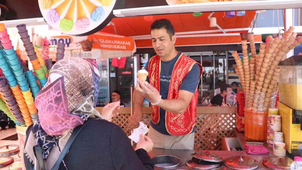 Bolu'da hava sıcaklıklarının artmasıyla dondurma satışları arttı