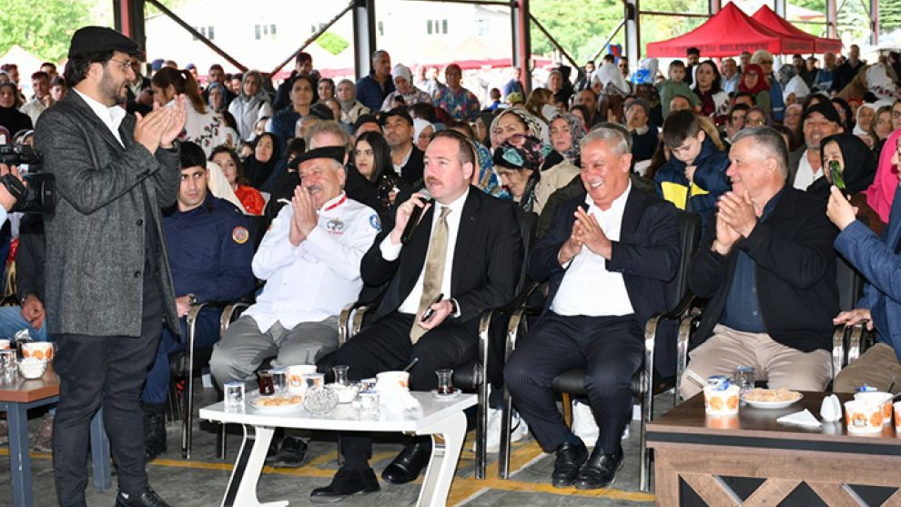 Yöresel Giyim Ve Kültür Şenliğinde 300 Kitap Bağışı